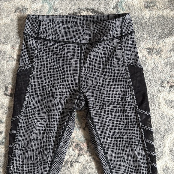 Lululemon Athletica Wild And Free Tight Fall Net White Black - Picture 2 of 12